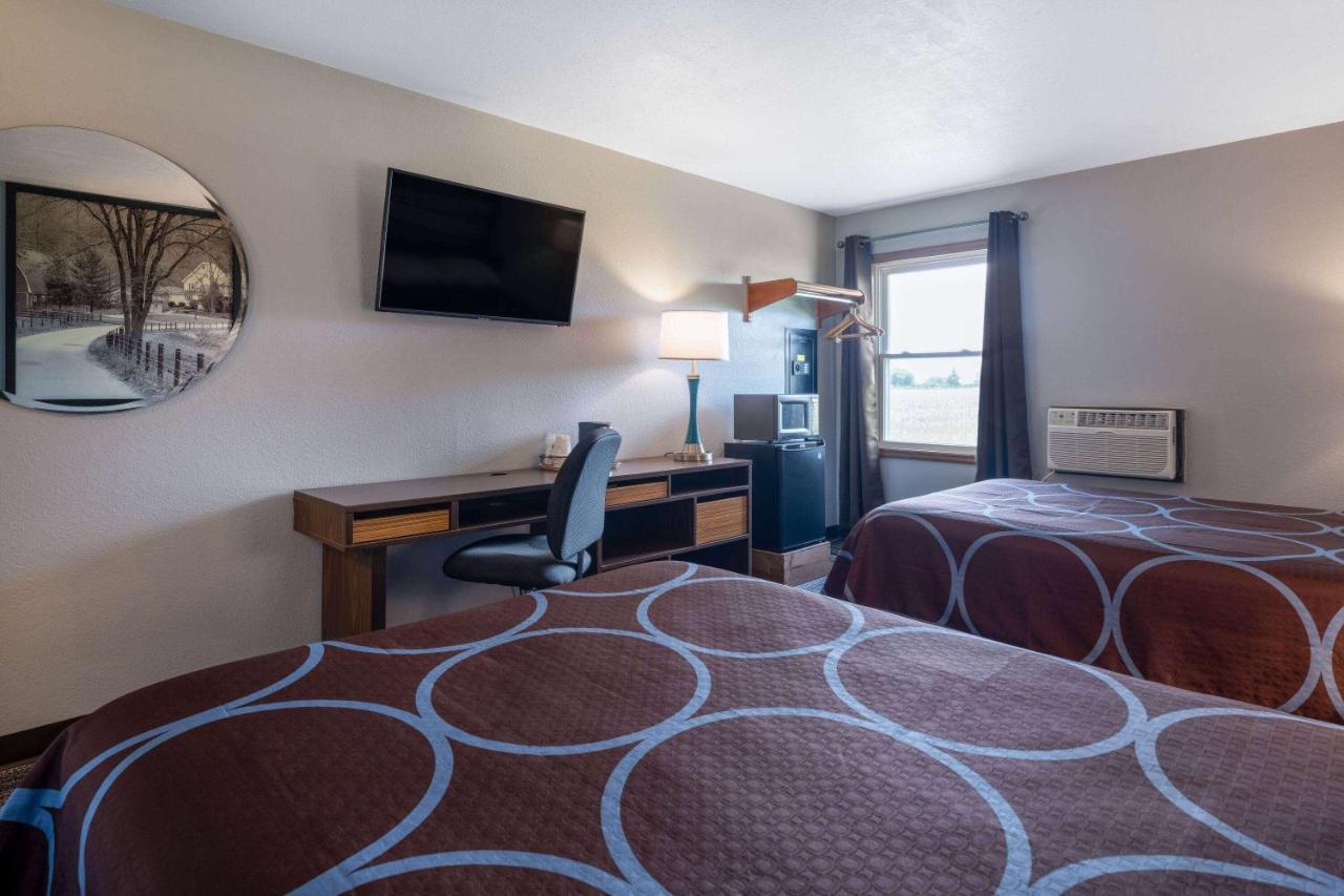 Super 8 By Wyndham Mattoon Hotel Kültér fotó